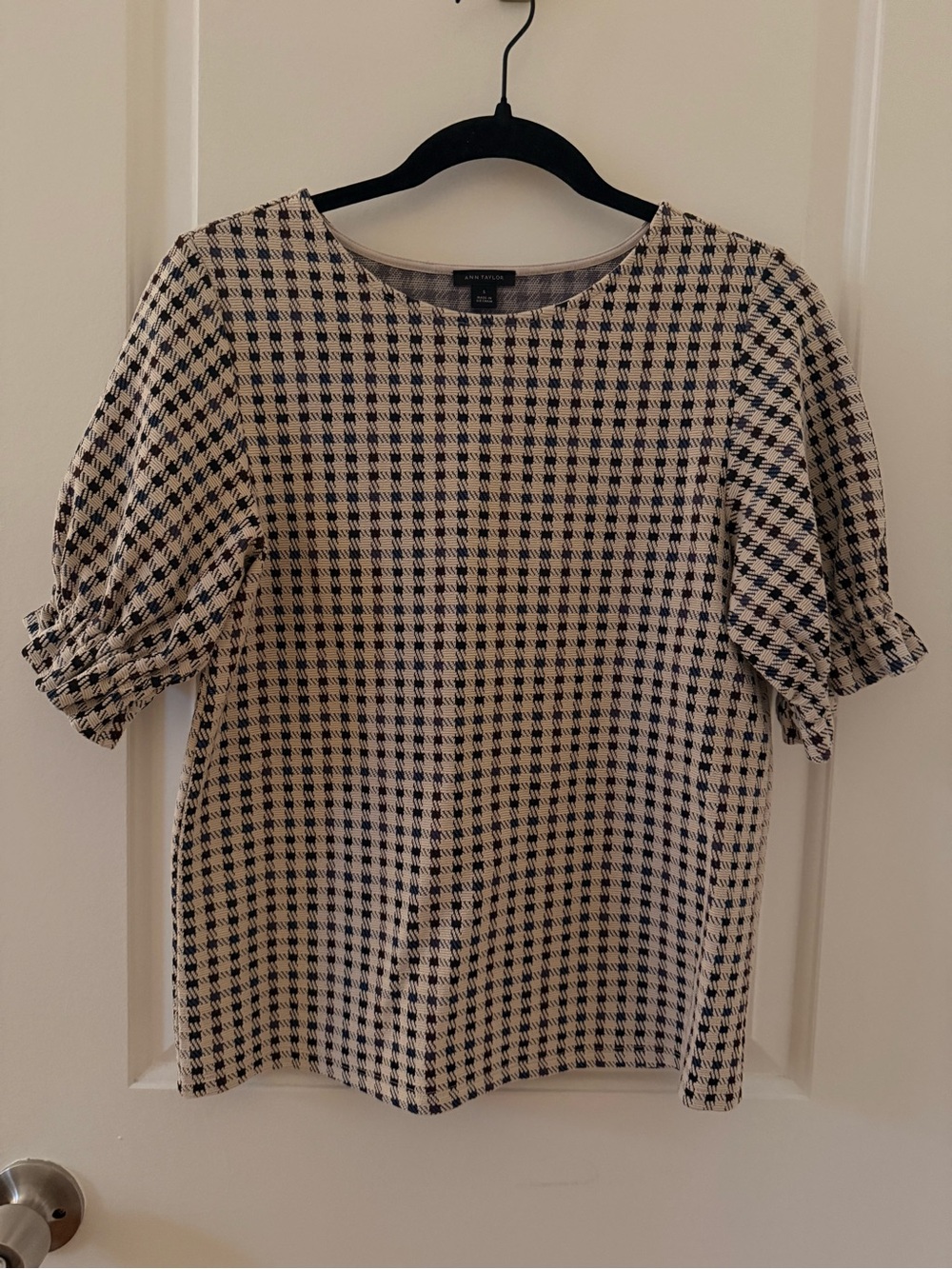 Ann Taylor Black and Cream Houndstooth Puff-Sleeve Blouse